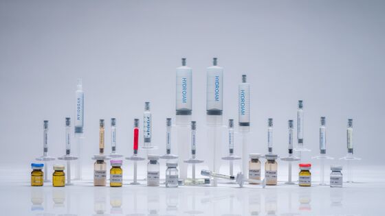 สารเติมเต็มผิวหนังชนิดไฮยาลูรอนิก แอซิดแบบเชื่อมขวางที่ผ่านการฆ่าเชื้อแล้ว ออกแบบมาเพื่อการปรับแต่งรูปหน้าให้ดูเป็นธรรมชาติและการฟื้นฟูผิว